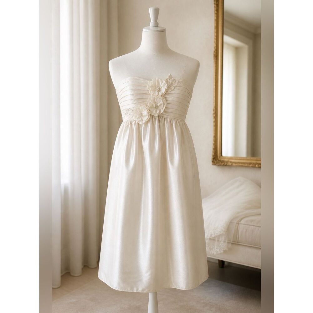WHITE STRAPLESS DRESS w APPLIQUÉ ON BODICE SIZE 4